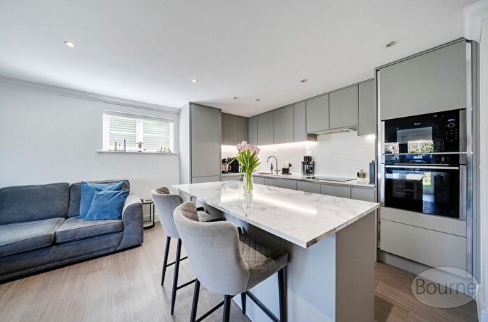 1 Bedroom Flat For Sale In Woodgate Close, Tartar Road, Cobham, Surrey, KT11