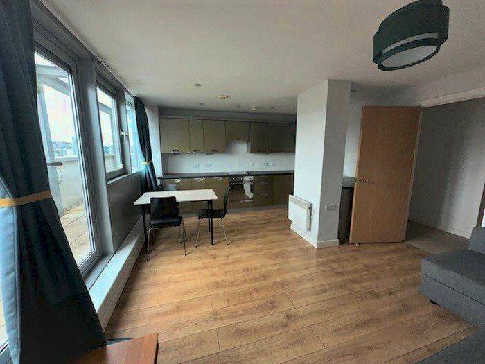 1 Bedroom Flat To Rent In Bramall Lane, Sheffield, South Yorkshire, S2