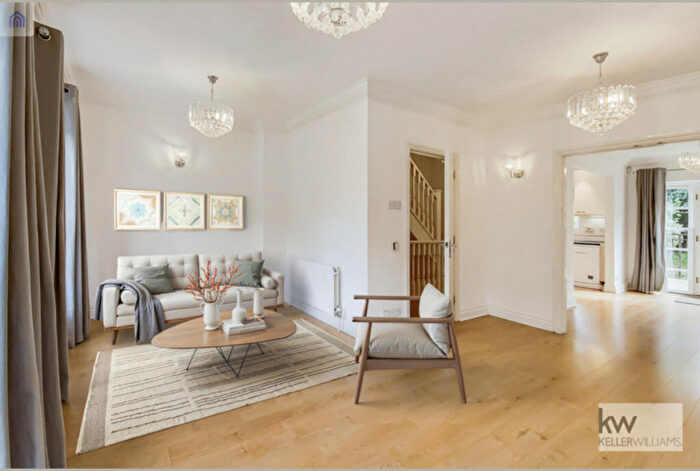 4 Bedroom Terraced House For Sale In Grosvenor Place Vale Road, Weybridge, KT13