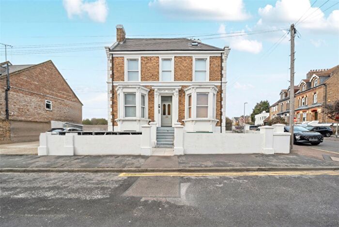 1 Bedroom Apartment To Rent In Carlton Avenue, Ramsgate, CT11