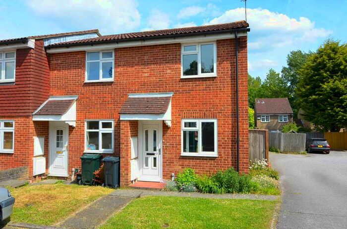 2 Bedroom Semi-Detached House To Rent In Woodlea, Ashford TN24