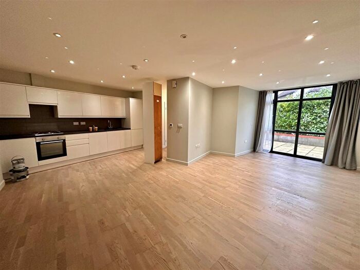 3 Bedroom Detached Bungalow To Rent In Allandale Road, Enfield, EN3