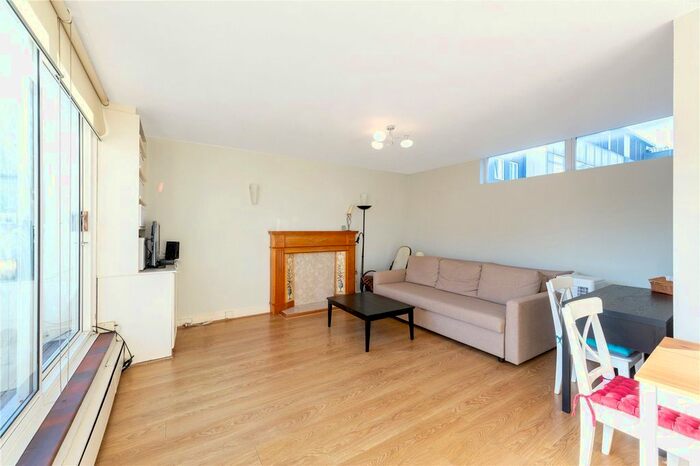 1 Bedroom Flat To Rent In Courtfield House, Baldwins Gardens, London, EC1N