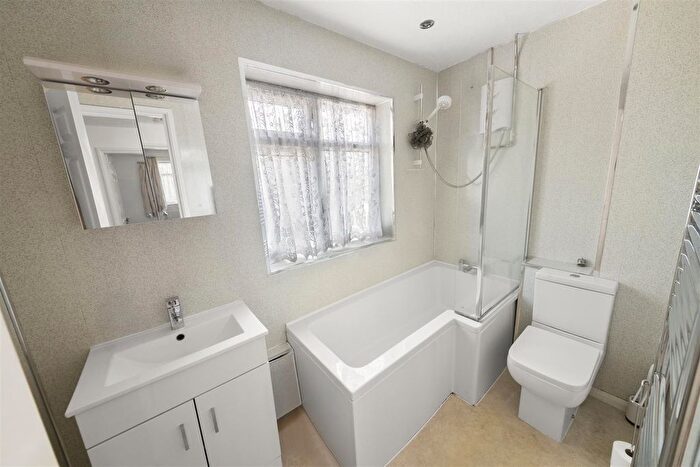 3 Bedroom Terraced House For Sale In Regents Close, Hayes, UB4