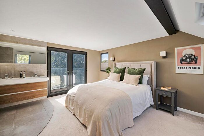 3 Bedroom End Of Terrace House For Sale In Henniker Gardens, East Ham, E6