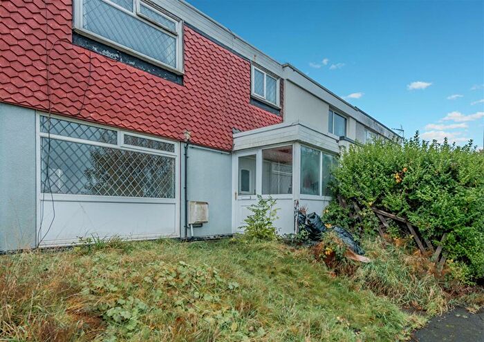 3 Bedroom Town House For Sale In Stonecliffe Gardens, Farnley, Leeds, LS12