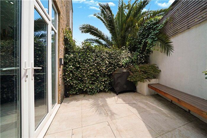 2 Bedroom Detached House For Sale In Camberwell New Road, London, SE5