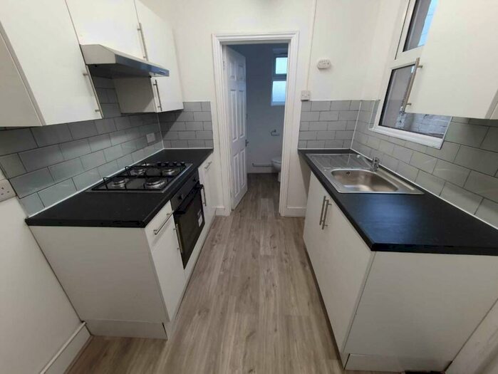 3 Bedroom House To Rent In Bedroom House + Bathrooms - Newly Refurbished (Basingstoke Road, Reading), RG2