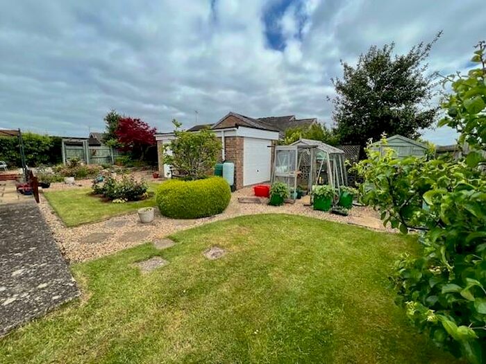 4 Bedroom Bungalow For Sale In Nene Road, Burton Latimer, Kettering, NN15