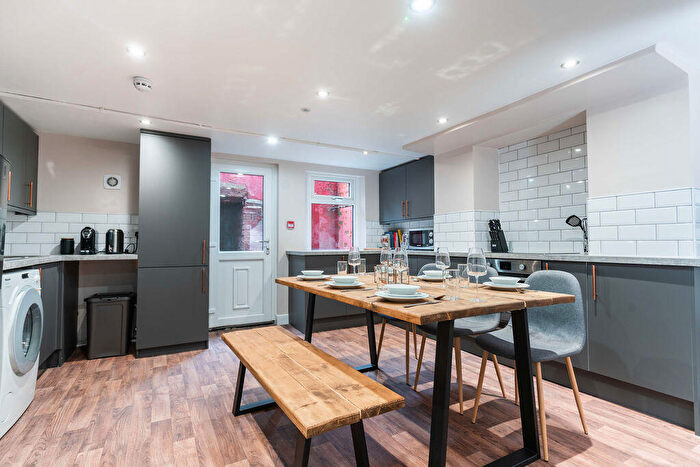 6 Bedroom Terraced House To Rent In Morritt Drive, Halton, Leeds, LS15