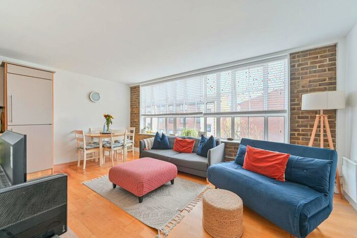 2 Bedroom Flat To Rent In Peckham Grove, Peckham, London, SE15