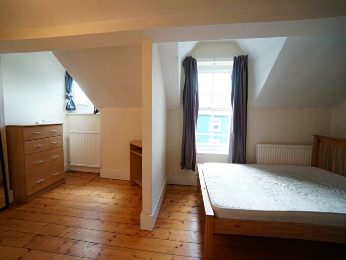 8 Bedroom House To Rent In College Road, Bangor, LL57