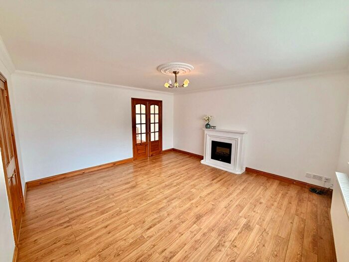 5 Bedroom Bungalow For Sale In Felinfoel, Llanelli, SA14