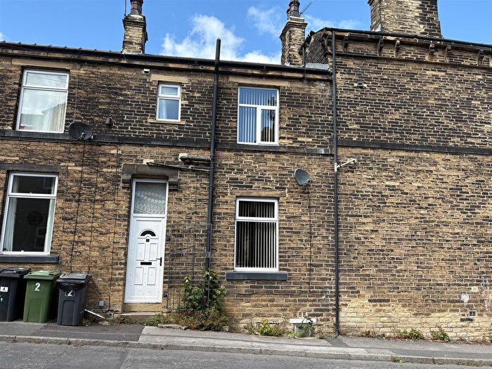 2 Bedroom Terraced House For Sale In Prospect Street, Cleckheaton, BD19