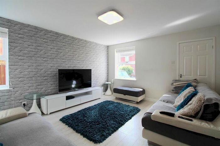 2 Bedroom Semi-Detached House To Rent In Coronet Close, Hull, HU6