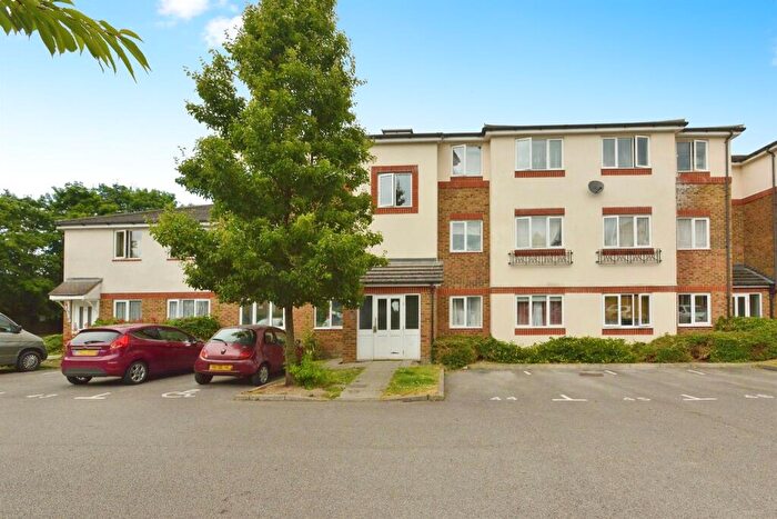 2 Bedroom Apartment For Sale In Akerlea Close, Netherfield, Milton Keynes, MK6