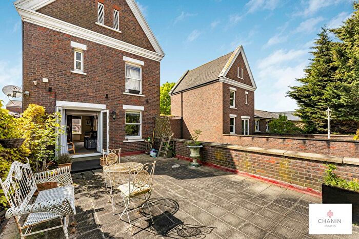 2 Bedroom Detached House For Sale In Lockesfield Place, London, E14