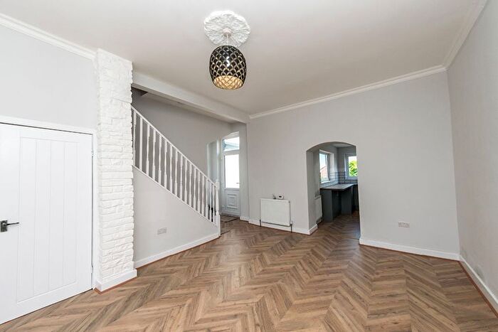 2 Bedroom Terraced House For Sale In Hopewell View, Leeds, LS10