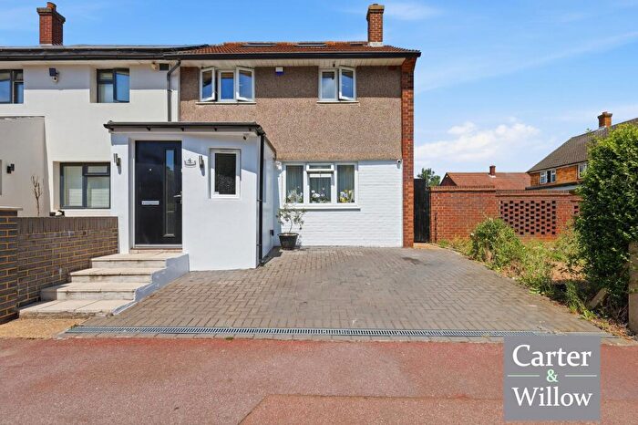 4 Bedroom End Of Terrace House For Sale In Kingsley Close, Dagenham, RM10