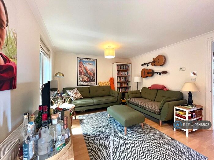 3 Bedroom Semi-Detached House To Rent In Rose Green, Easton, Bristol, BS5