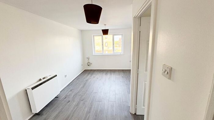 2 Bedroom Flat To Rent In Wigston Close, Edmonton, N18
