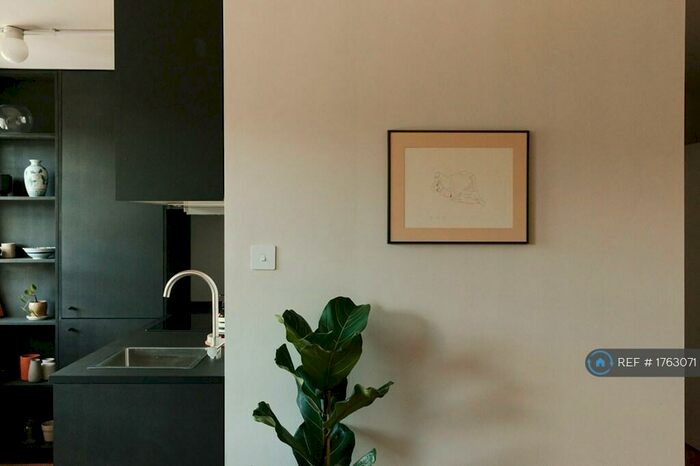 2 Bedroom Flat To Rent In Clarkson House, Bath, BA1