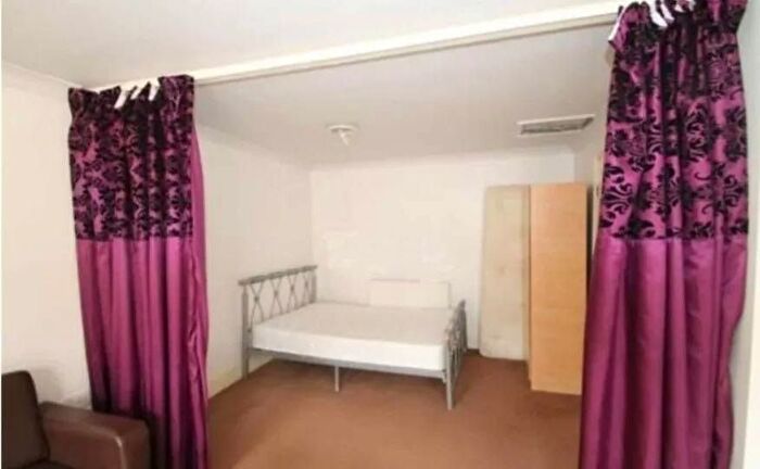 1 Bedroom Studio To Rent In Ilford, IG1