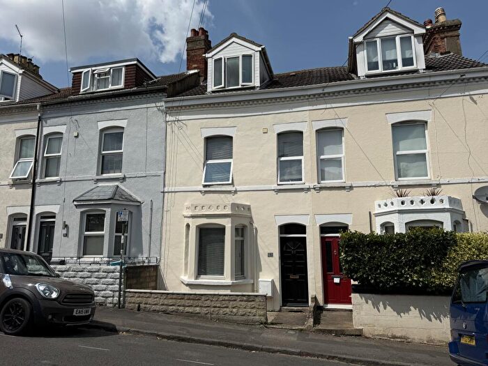 3 Bedroom Town House For Sale In Old Town, Swindon, SN1