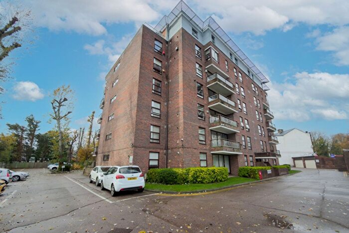 3 Bedroom Flat For Sale In Canons Corner, Edgware, HA8