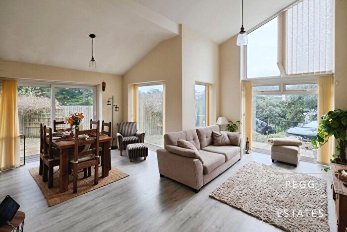 2 Bedroom Flat For Sale In Museum Road, Torquay, TQ1