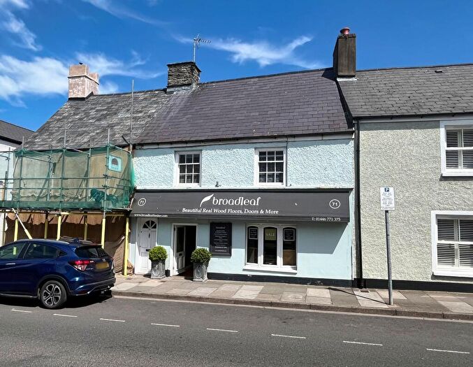 2 Bedroom Flat For Sale In Eastgate, Cowbridge, The Vale Of Glamorgan, CF71