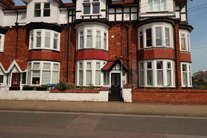 2 Bedroom Flat For Sale In West Avenue, Filey, YO14