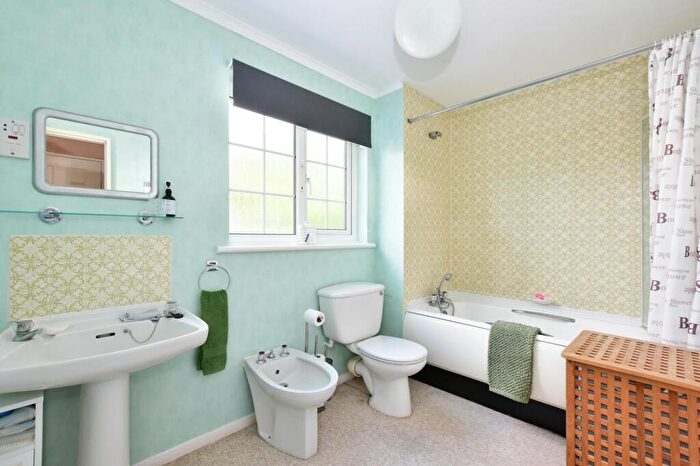 4 Bedroom Detached House For Sale In Green Lane, Farnham Common, SL2