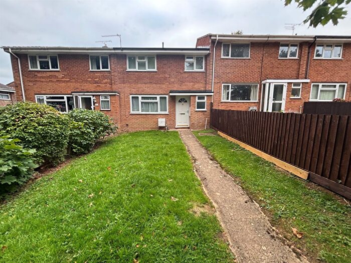3 Bedroom Terraced House For Sale In Woodfield, Banbury, OX16