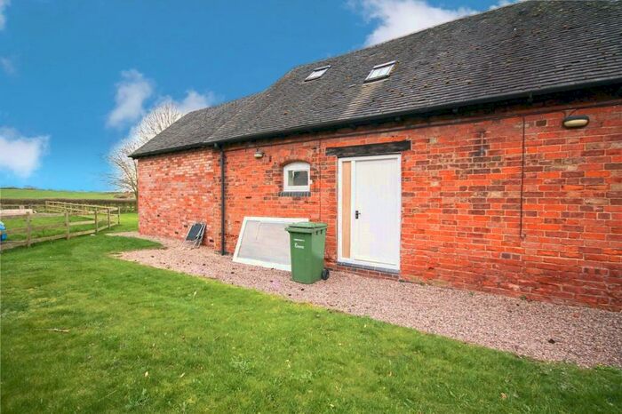 3 Bedroom Semi-Detached House To Rent In Newton Fields Farm, Clifton Road, Tamworth, Warwickshire, B79