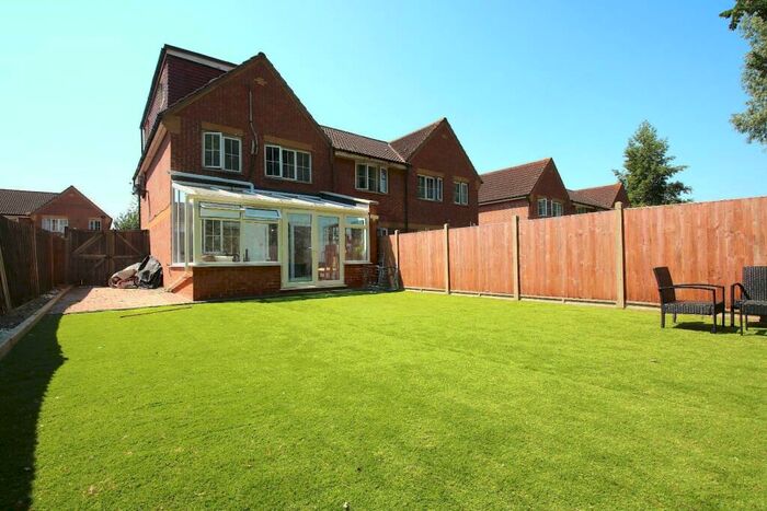 4 Bedroom House To Rent In Vulcan Close, London, E6