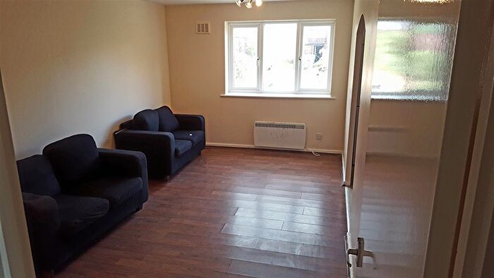 1 Bedroom Flat To Rent In Springwood Crescent, Edgware, HA8