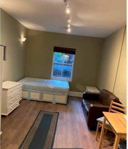 1 Bedroom Studio To Rent In Whitchurch Lane, Canons Park, Edgware HA8