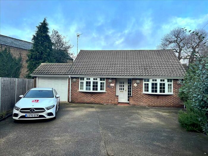 3 Bedroom Bungalow To Rent In Langley Road, Langley, Slough SL3