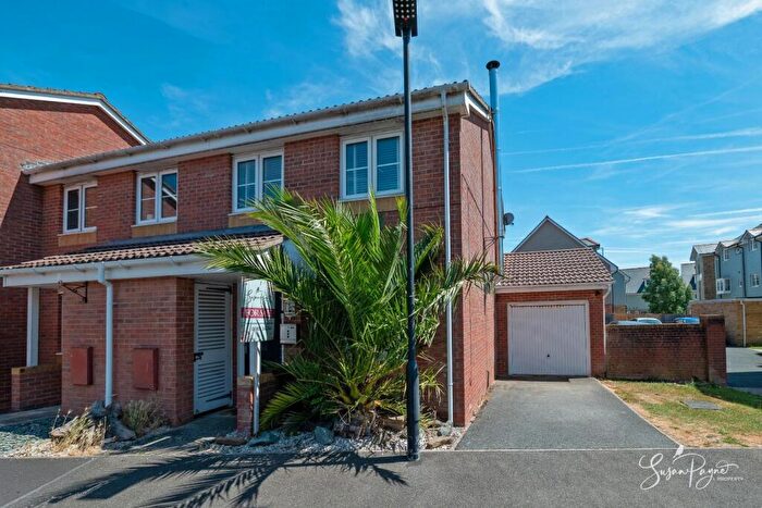 3 Bedroom End Of Terrace House For Sale In Snowberry Road, Newport, PO30