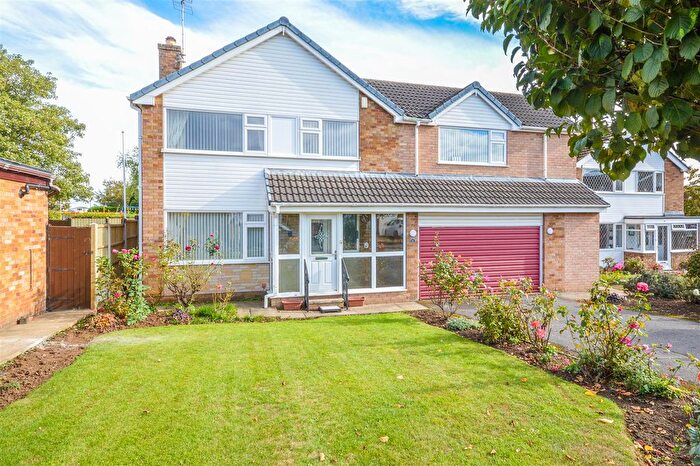 5 Bedroom Detached House For Sale In Park Avenue, Darrington, Pontefract, WF8