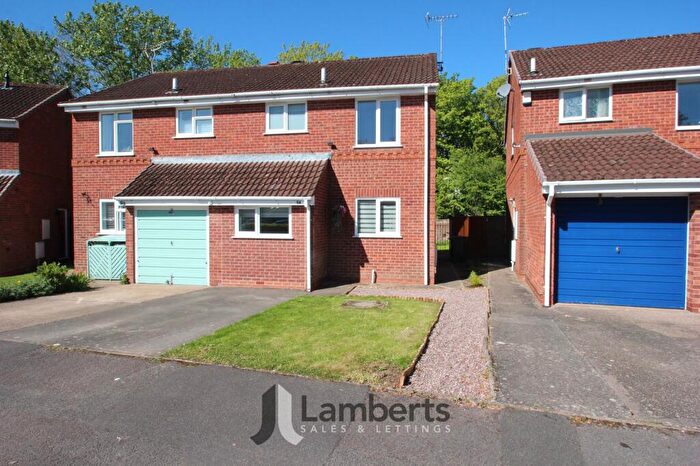 3 Bedroom Semi Detached House For Sale In Abbotswood Close, Winyates Green, B98