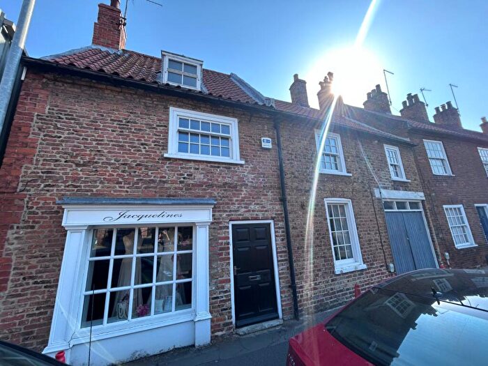 2 Bedroom Flat To Rent In New Walkergate, Beverley, East Yorkshire, HU17
