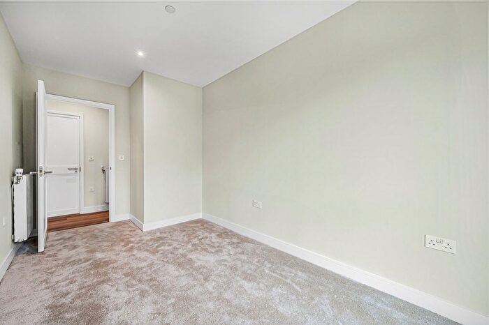 3 Bedroom Flat To Rent In Cairncross House, Townsend Road, SE3