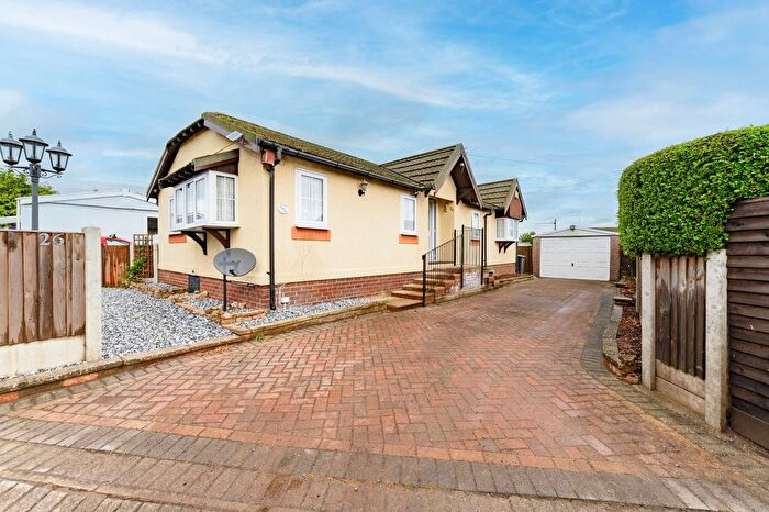 2 Bedroom Park Home For Sale In Butt Lane, Burgh Castle, NR31