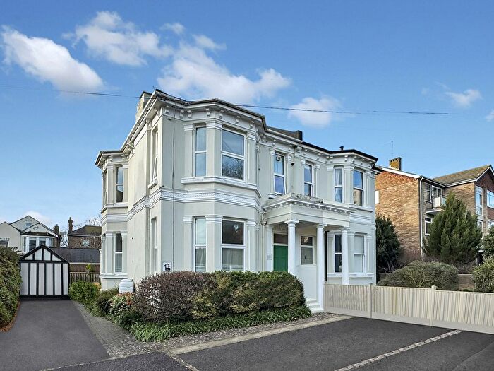 2 Bedroom Flat For Sale In Tennyson Road, Worthing, BN11