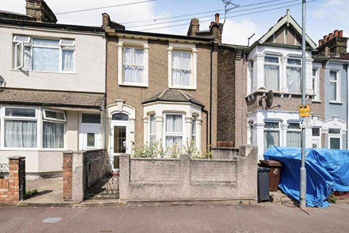 3 Bedroom End Of Terrace House For Sale In Cranborne Road, Barking, IG11