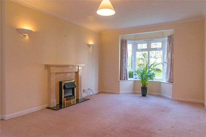 2 Bedroom Flat To Rent In Firgrove Court, Farnham, Surrey, GU9
