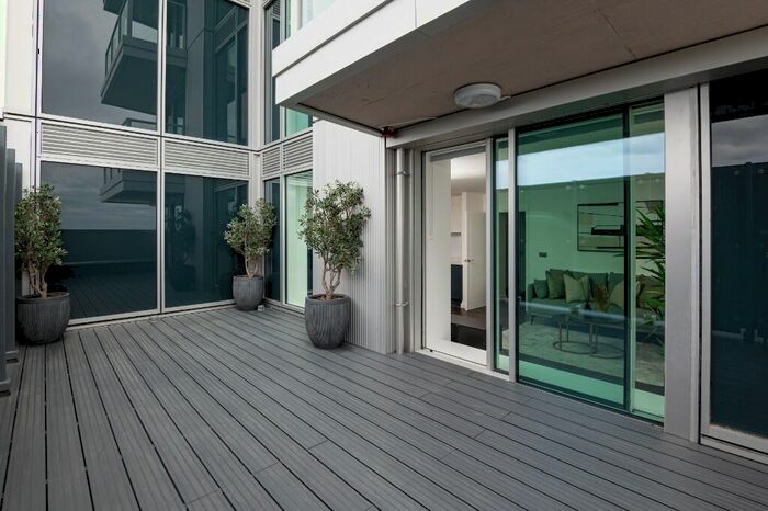 2 Bedroom Apartment To Rent In Centenary Plaza, Southampton, Hampshire, SO19