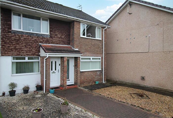 2 Bedroom Flat For Sale In Caplethill Road, Paisley, PA2